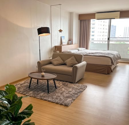 bedroom and living room of ศุภาลัยปาร์ค 1 Supalai Park 1
