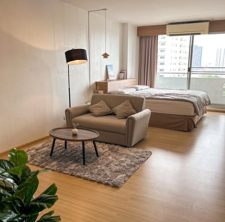 bedroom and living room of ศุภาลัยปาร์ค 1 Supalai Park 1