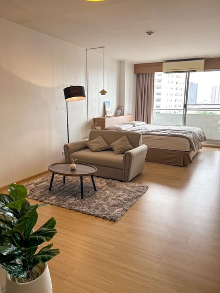 bedroom and living room of ศุภาลัยปาร์ค 1 Supalai Park 1