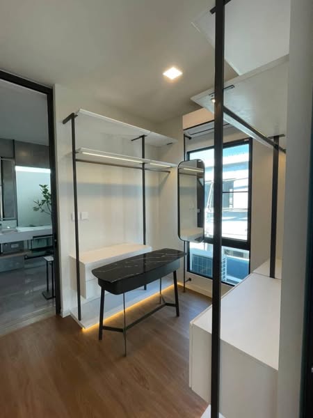 room interior and bathroom of มัณฑนา บางนา กม.15 | MANTANA Bangna km. 15