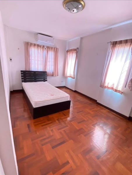 bedroom of บ้านเดี่ยว 2 ชั้น อยู่อาศัย (อุปกรณ์ สาธิตAerodynamics)