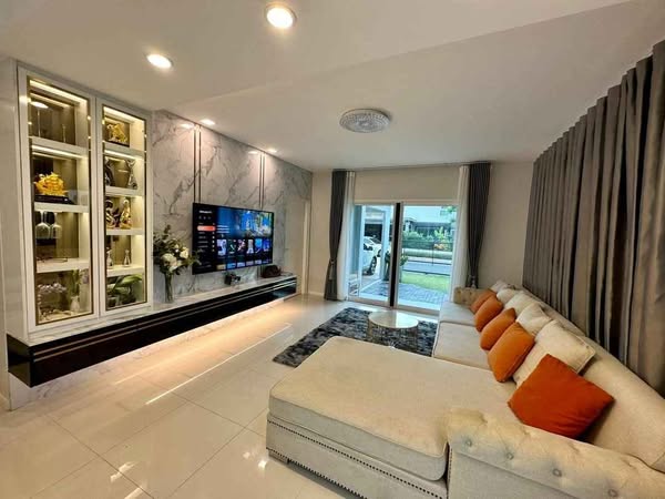 bedroom and living room of ถนนหมู่บ้านชัยพฤกษ์ทางด่วนรามอินทรา-จตุโชติ ซอย2