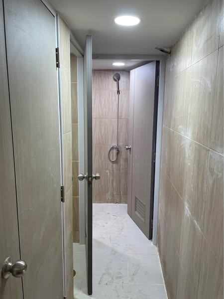 room interior of อาคารพาณิชย์ 4 ชั้น ให้เช่า ติดถนนรัชดาภิเษก ติด MRTรัชดาภิเษก