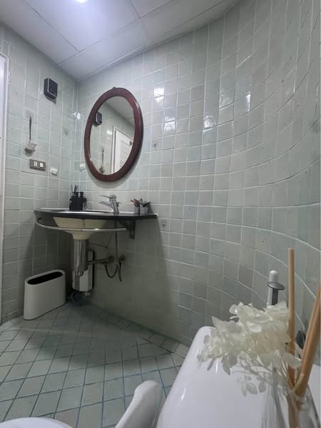 bathroom of 49 Suites