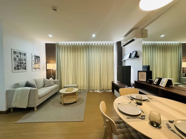bedroom and living room of 6th Avenue Sukhumvit 15