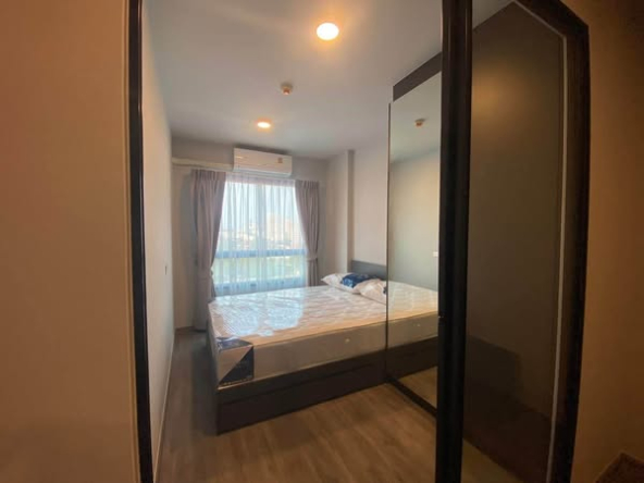 bedroom and room interior of มอนเต้ คอนโด พระราม9