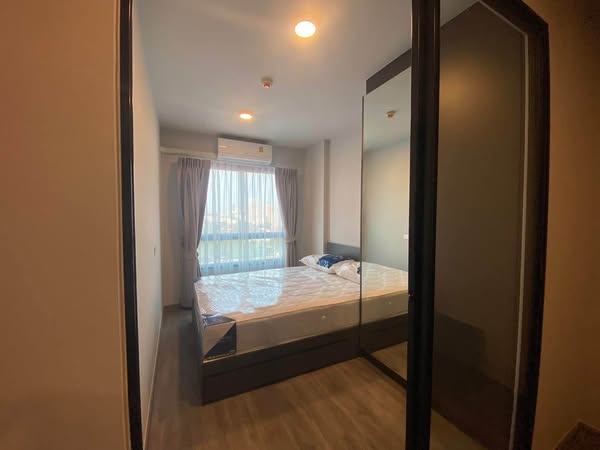 bedroom and room interior of มอนเต้ คอนโด พระราม9