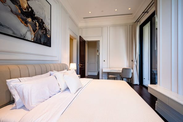 bedroom of 98 Wireless