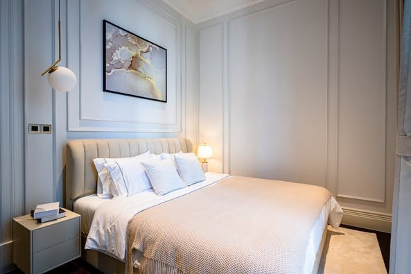 bedroom of 98 Wireless