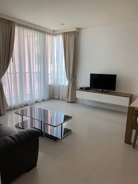 bedroom and living room of Aguston Sukhumvit 22