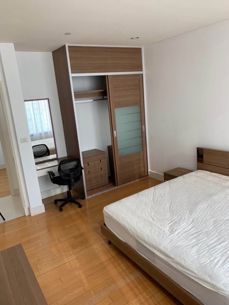 bedroom and room interior of Aguston Sukhumvit 22