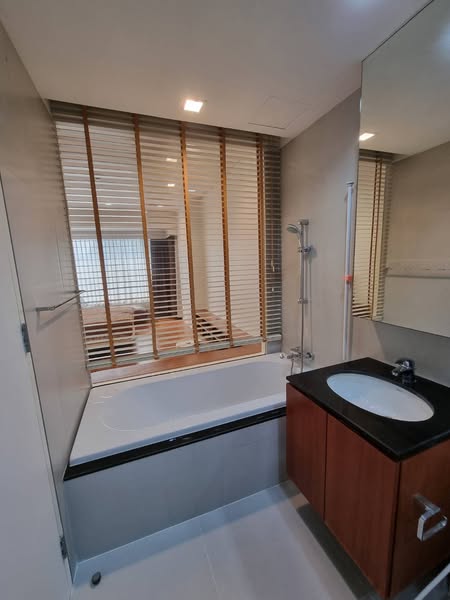 room interior and bathroom of Amanta Lumphini