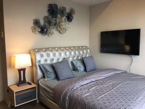 bedroom of Ashton Asoke