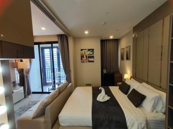 bedroom of Ashton Asoke