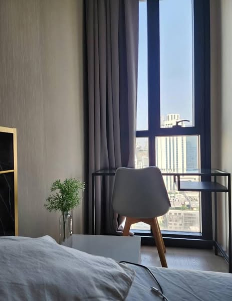 bedroom of Ashton Asoke