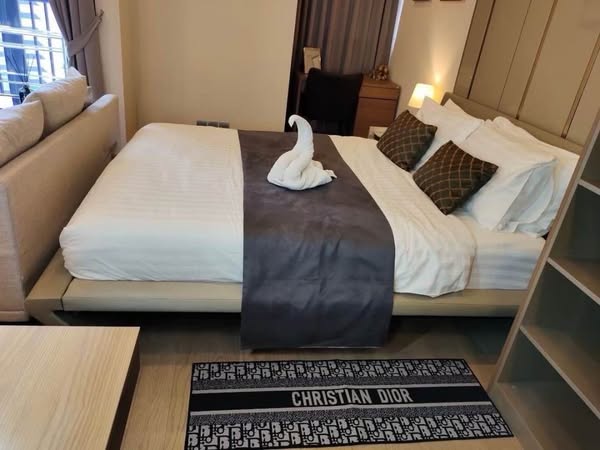 bedroom of Ashton Asoke