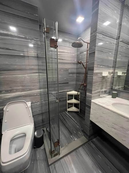 room interior and bathroom of Ashton Residence 41