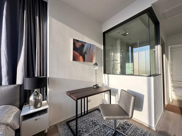 bedroom and room interior of Ashton Silom