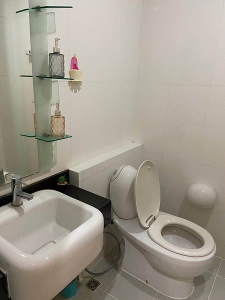 bathroom of Astro