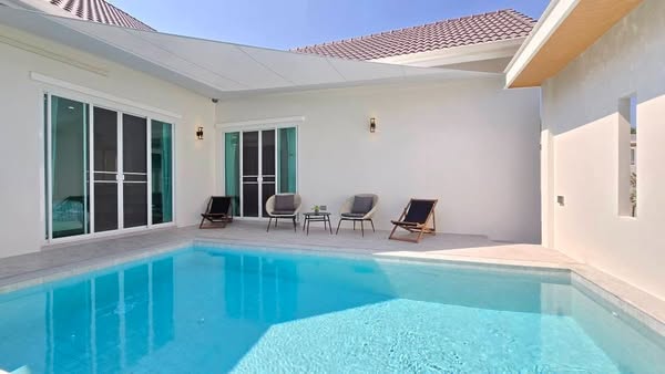 At Pool Villa Resort Pattaya