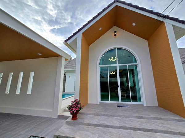 At Pool Villa Resort Pattaya
