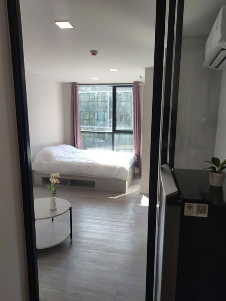 bedroom and room interior of Atmoz Tropicana Bangna