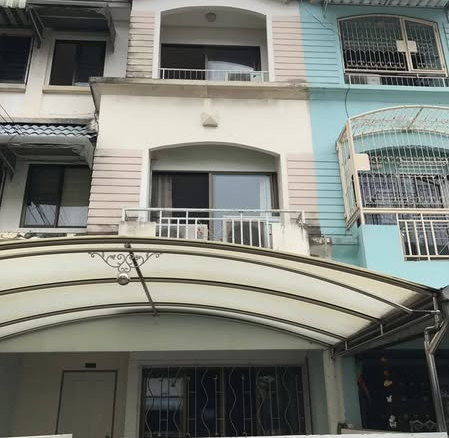 Baan Klang Muang Rama 9 Soi 43