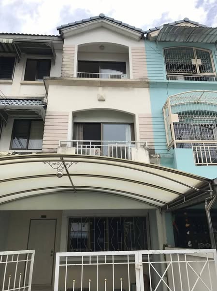 Baan Klang Muang Rama 9 Soi 43