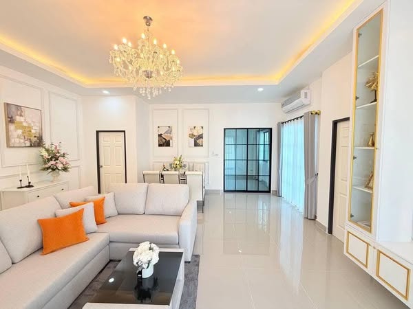 living room of บ้านลิน พูลวิลล่า พัทยา/BaanLyn Pool Villa Pattaya