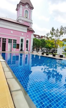 pool of Ban Klang Muang Luzern Sukhumwit
