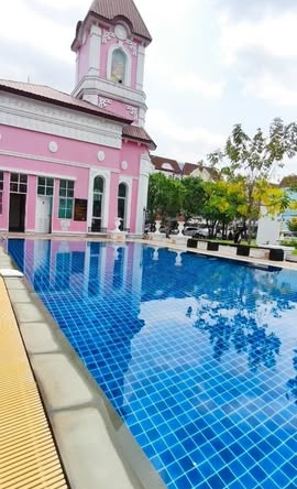 pool of Ban Klang Muang Luzern Sukhumwit