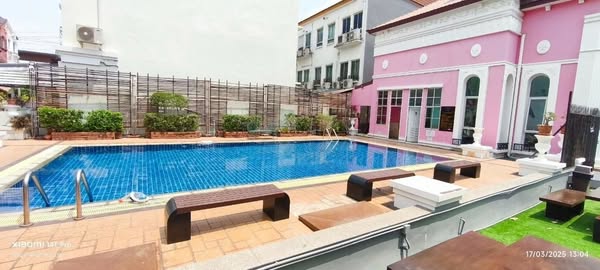 pool of Ban Klang Muang Luzern Sukhumwit