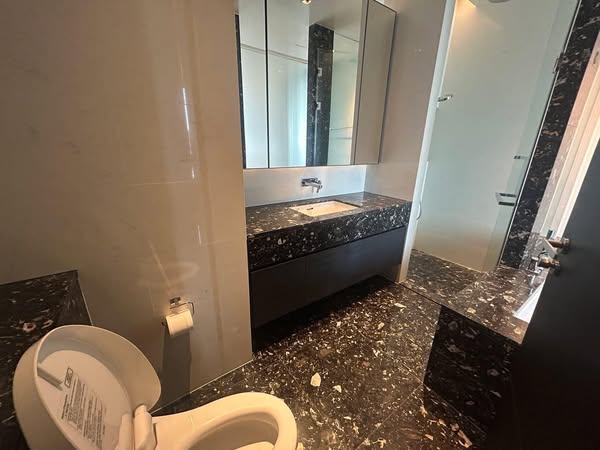 bathroom of BEATNIQ