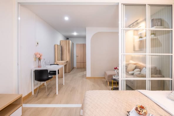 bedroom and room interior of คอนโดรัชดาเพรสทีจ