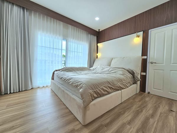 bedroom and room interior of โกลเด้น นีโอ ศิริราช-ราชพฤกษ์