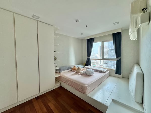 bedroom and room interior of Belle Grand Rama 9