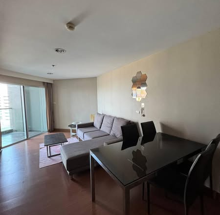 room interior of Belle Grand Rama 9