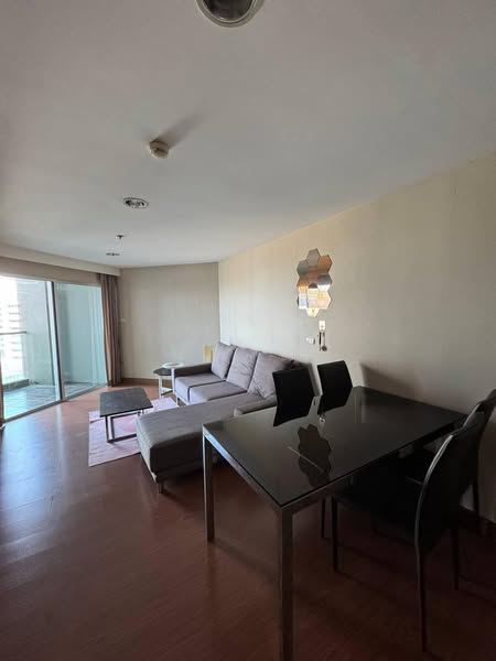 room interior of Belle Grand Rama 9