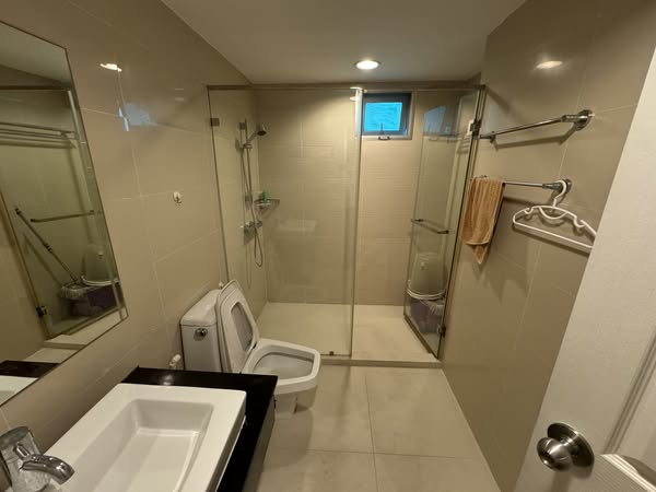room interior and bathroom of Belle Grand Rama 9