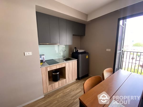 Blossom Condo Sathon-Charoen Rat