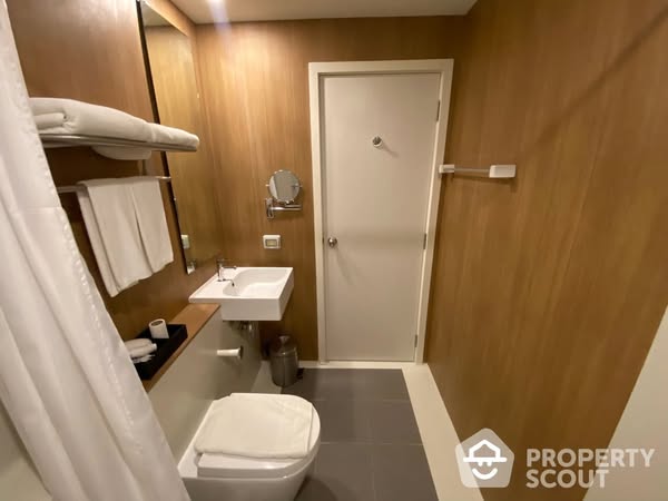 Blossom Condo Sathon-Charoen Rat