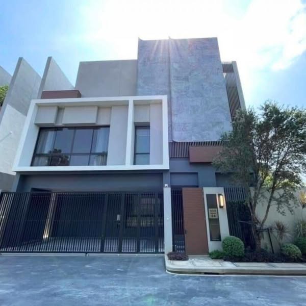 บูก้าน กรุงเทพกรีฑา | Bugaan Krungthep Kreetha