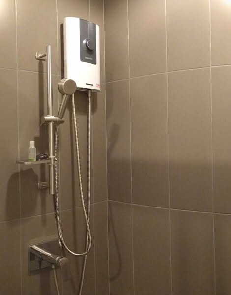 bathroom of Centric Huai Khwang Station