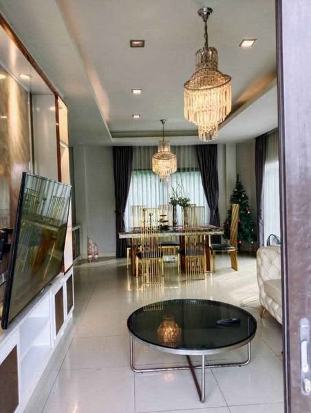living room of Centro Ramindra-Chatuchot