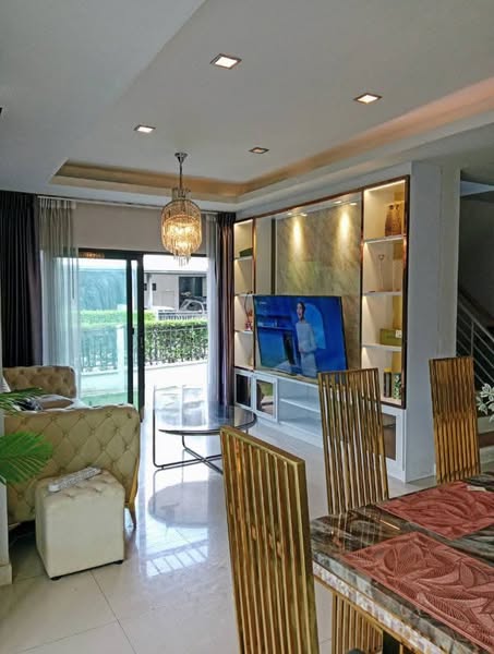 living room of Centro Ramindra-Chatuchot
