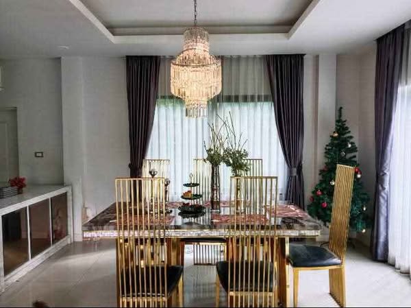 living room and room interior of Centro Ramindra-Chatuchot