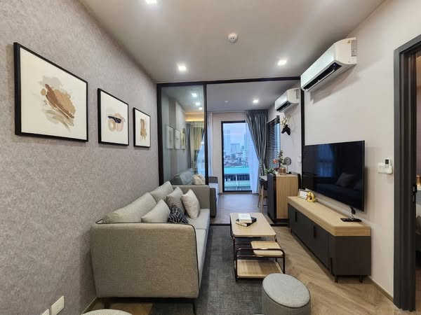 bedroom and living room of Chapter Chula-Samyan