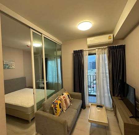 bedroom and room interior of Chapter One Eco Ratchada-HuaiKhwang