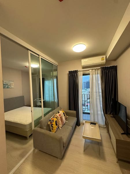 bedroom and room interior of Chapter One Eco Ratchada-HuaiKhwang