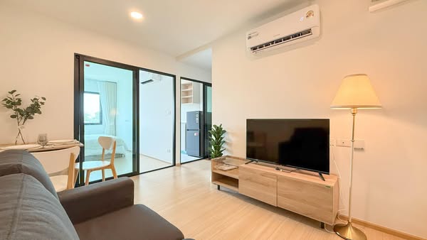 living room and room interior of Chewathai Hallmark Ladprao – Chokchai 4